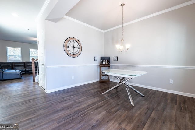 dining room with dark wood-style floors, a chandelier, ornamental molding, and baseboards