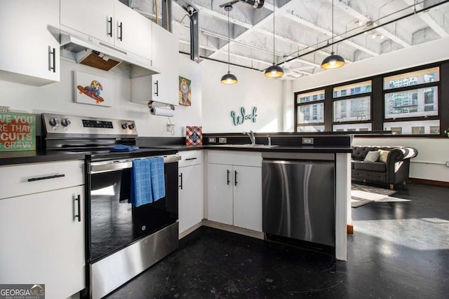 kitchen with stainless steel appliances, decorative light fixtures, sink, and white cabinets