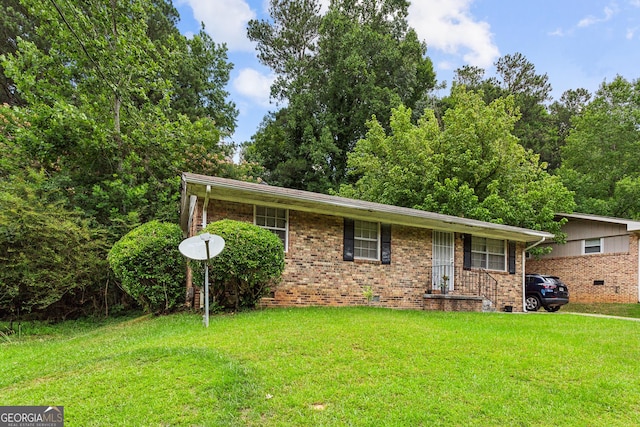 view of front of home featuring a front yard