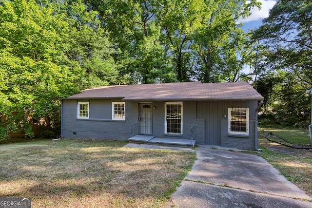 ranch-style home with a front lawn