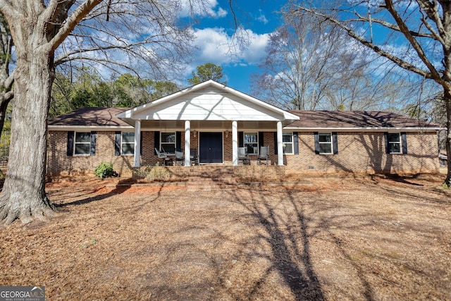 ranch-style home featuring covered porch