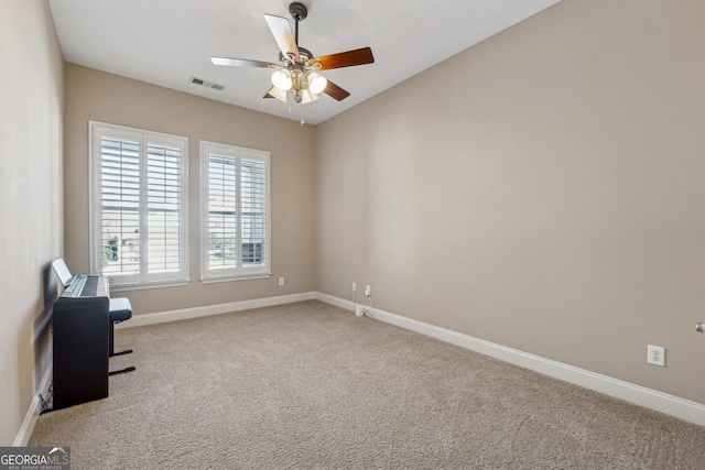 carpeted empty room featuring ceiling fan