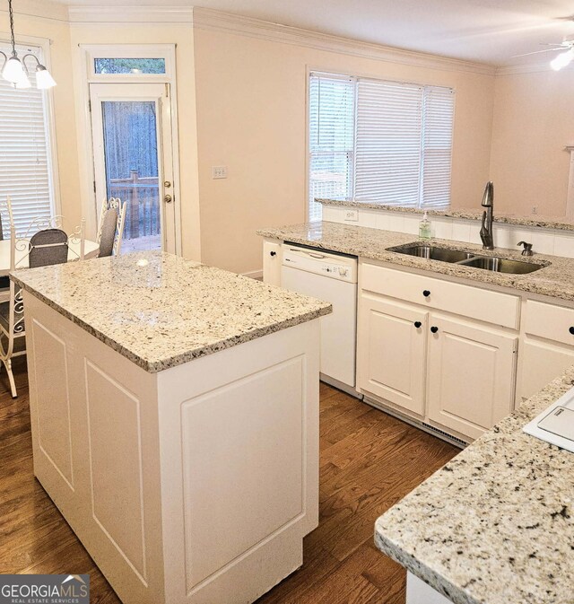 kitchen with decorative light fixtures, a center island, sink, and dishwasher