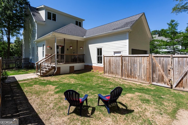 back of house featuring a yard