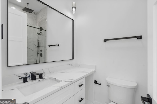 bathroom featuring tiled shower, vanity, and toilet