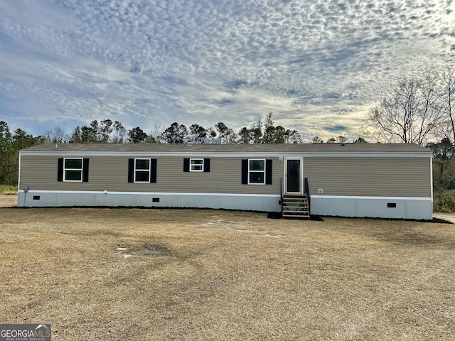 manufactured / mobile home with a yard