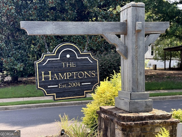 view of community / neighborhood sign