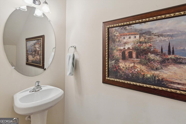 bathroom featuring sink