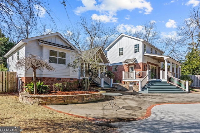 view of front of home featuring a patio area