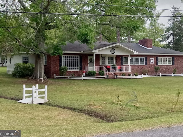 single story home featuring a front yard