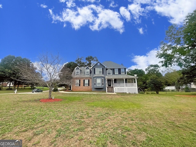 view of front of property featuring a front yard and covered porch