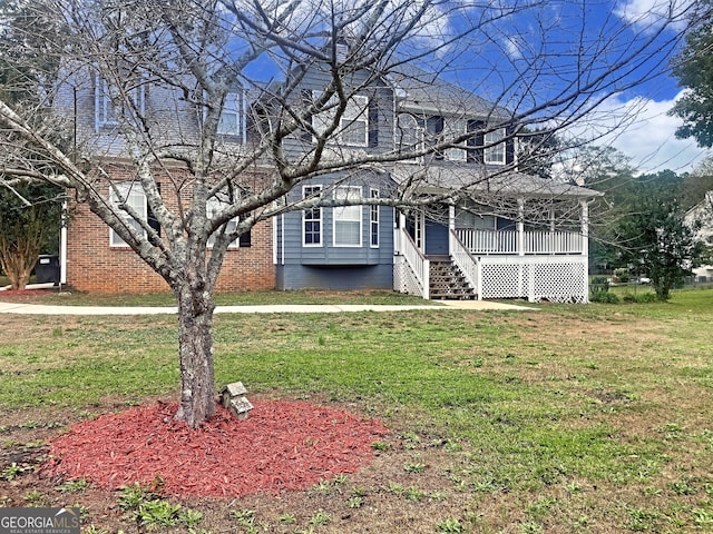 view of front facade featuring a front lawn and covered porch