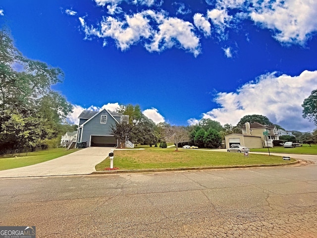 view of front of house with driveway and a front lawn