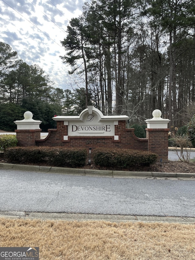 view of community / neighborhood sign