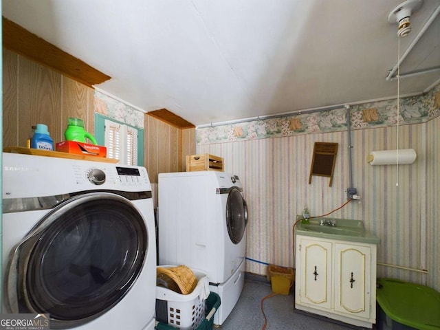 laundry room with cabinets and washer and clothes dryer