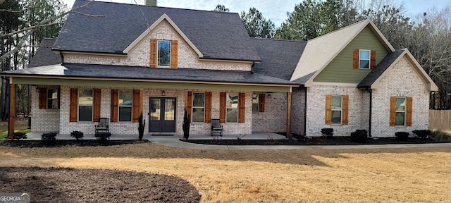 view of front facade featuring a porch and a front lawn