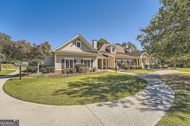 view of front of house featuring a front lawn