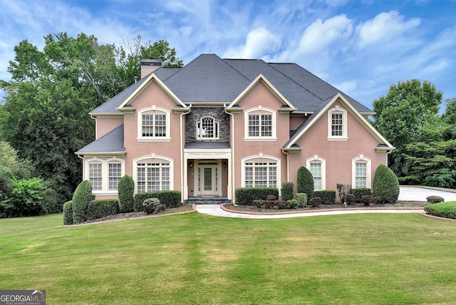 view of front facade with a front lawn