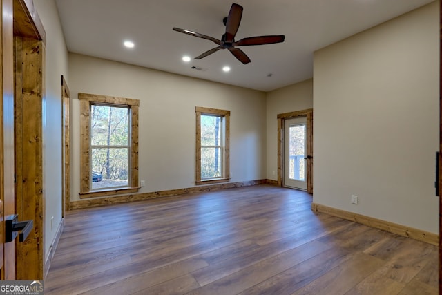 spare room featuring dark wood-type flooring and ceiling fan