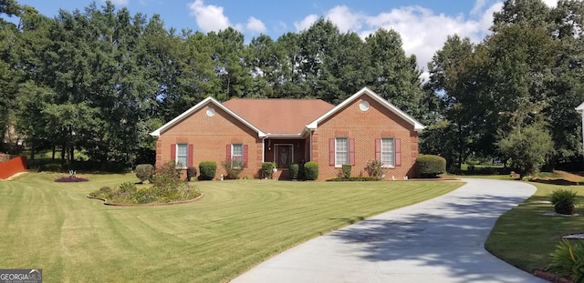 single story home featuring a front yard