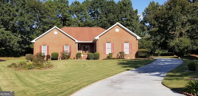 view of front facade with a front yard