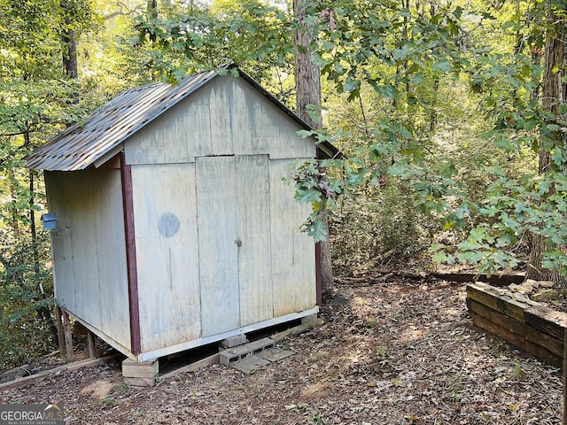 view of outbuilding