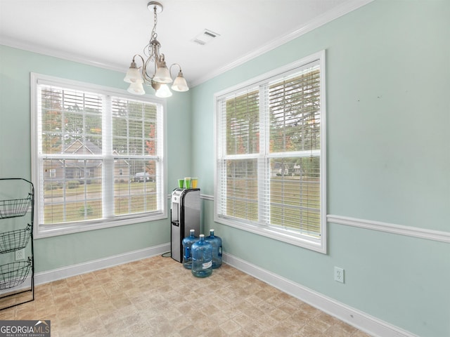 spare room featuring crown molding and an inviting chandelier