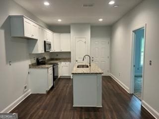 kitchen with sink, appliances with stainless steel finishes, dark hardwood / wood-style floors, a kitchen island with sink, and white cabinets