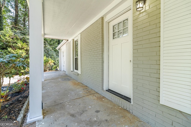 doorway to property with covered porch