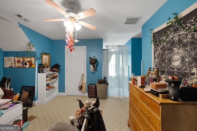 bedroom with ceiling fan