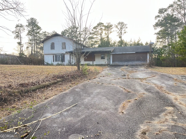 view of front of house with a garage