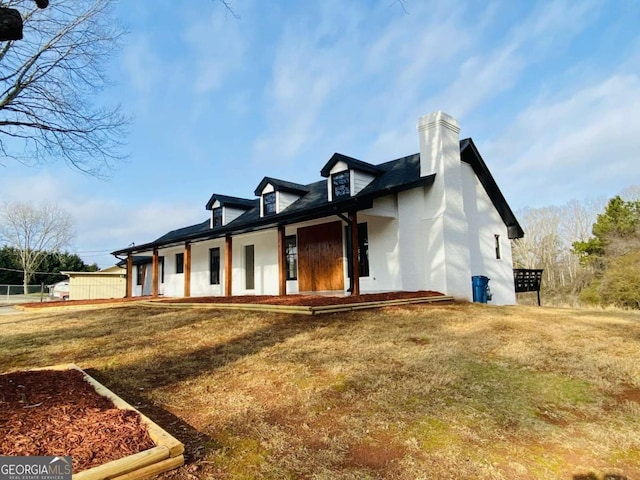 view of front of house featuring a porch and a front lawn