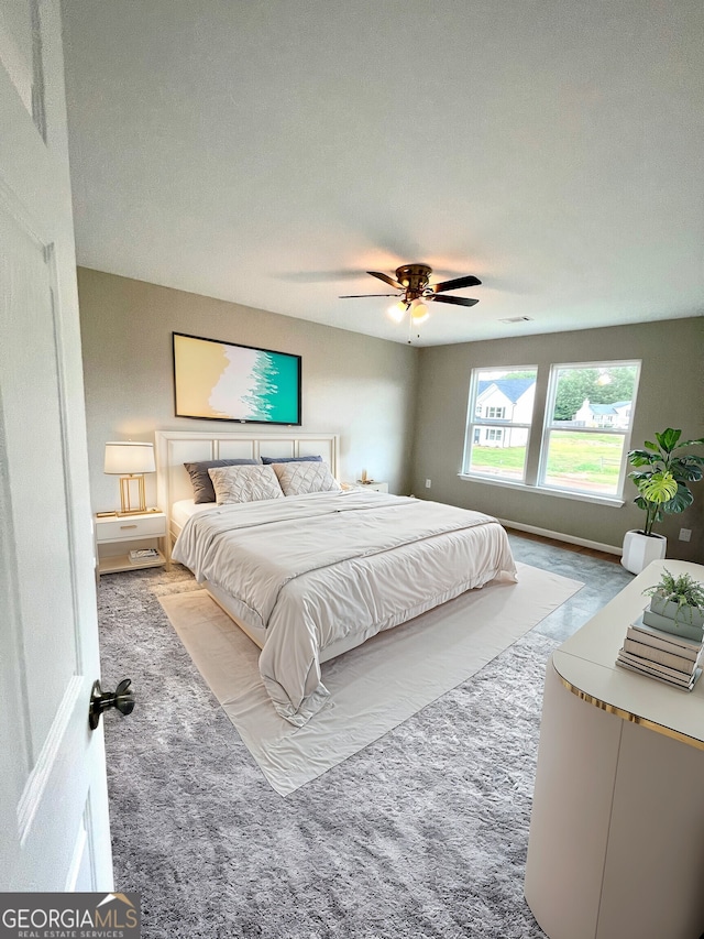 bedroom with ceiling fan