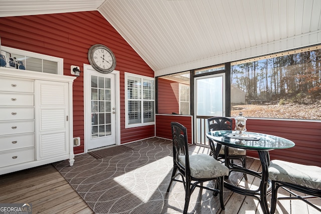 sunroom with lofted ceiling