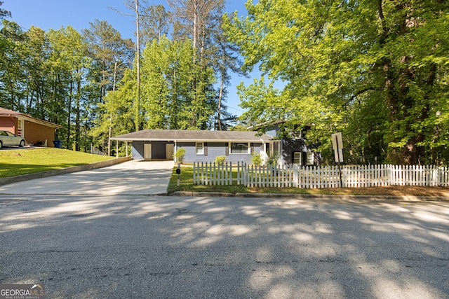 view of front of home with a front yard and a carport