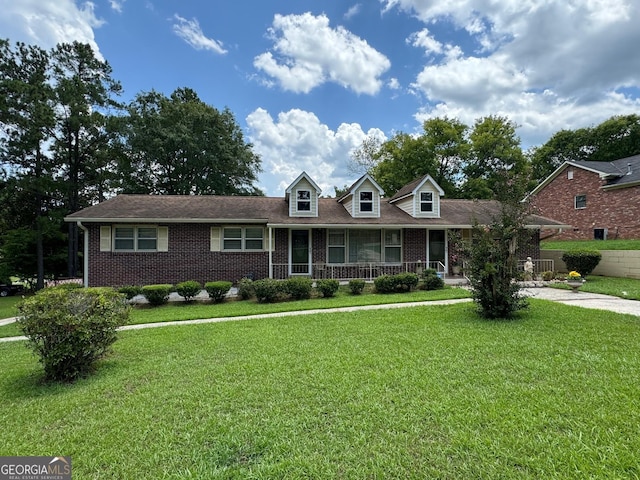 view of front of house with a front lawn and covered porch