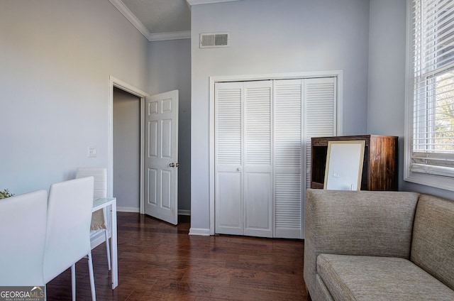 living area featuring dark hardwood / wood-style flooring and crown molding