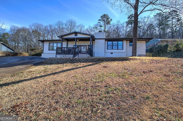 single story home featuring a front yard