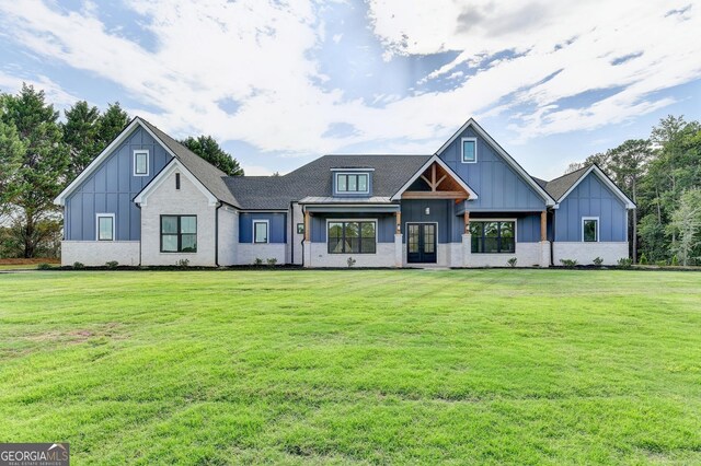 view of front of property with a front yard