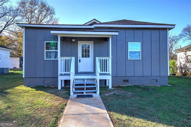 view of front of house with a front yard