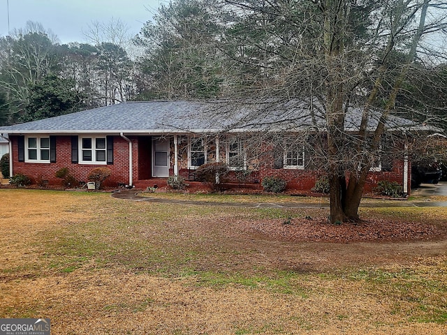 ranch-style house with a front yard