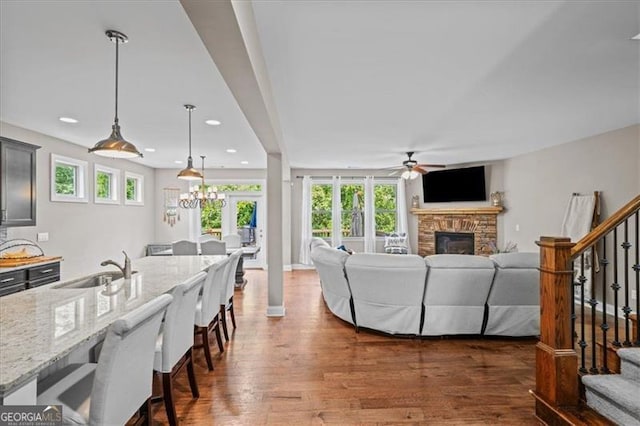 living room with sink, dark hardwood / wood-style floors, and ceiling fan