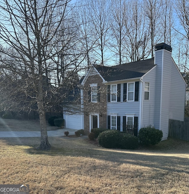 view of front of property featuring a front yard