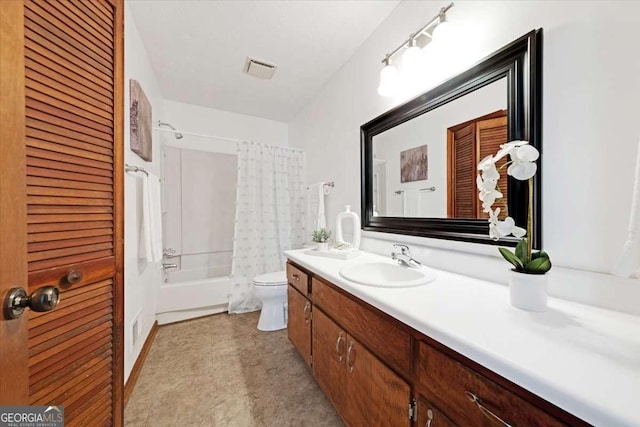 full bathroom featuring shower / bathtub combination with curtain, vanity, and toilet