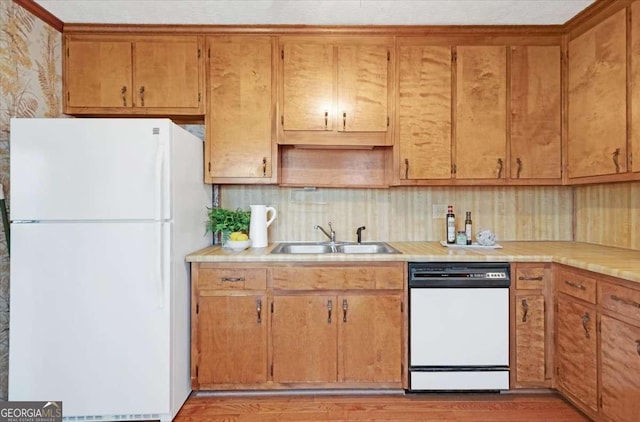 kitchen featuring sink, white appliances, and decorative backsplash