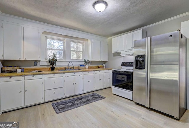 kitchen featuring sink, stainless steel fridge with ice dispenser, electric stove, light hardwood / wood-style floors, and white cabinets