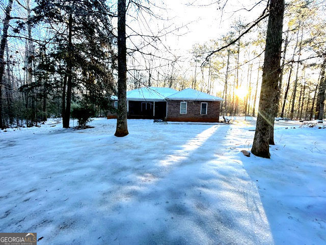 view of yard layered in snow