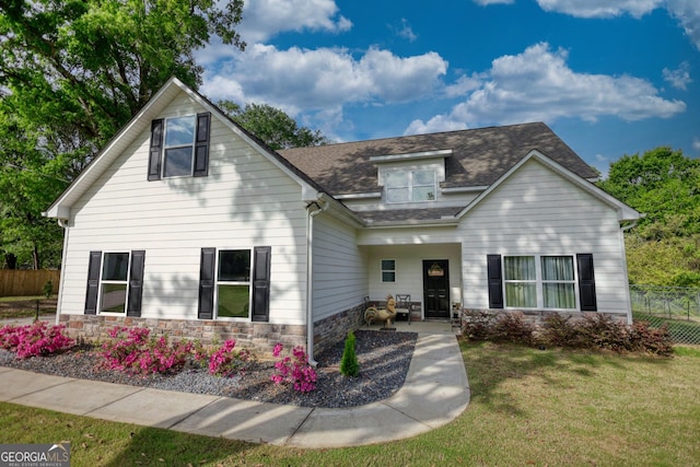 view of front of home with a front lawn