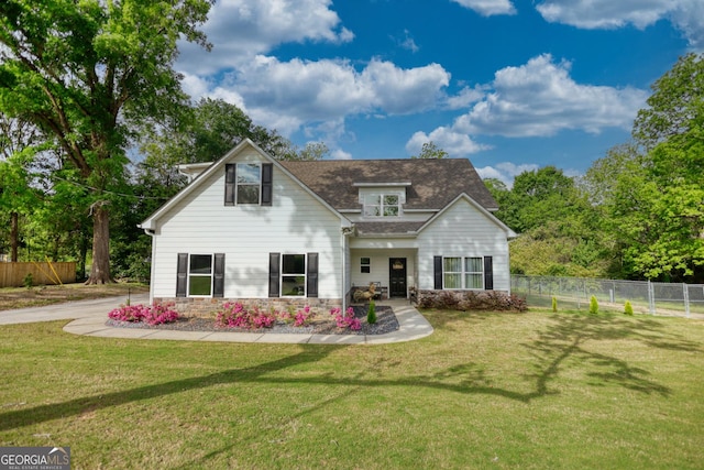 view of front of house featuring a front yard