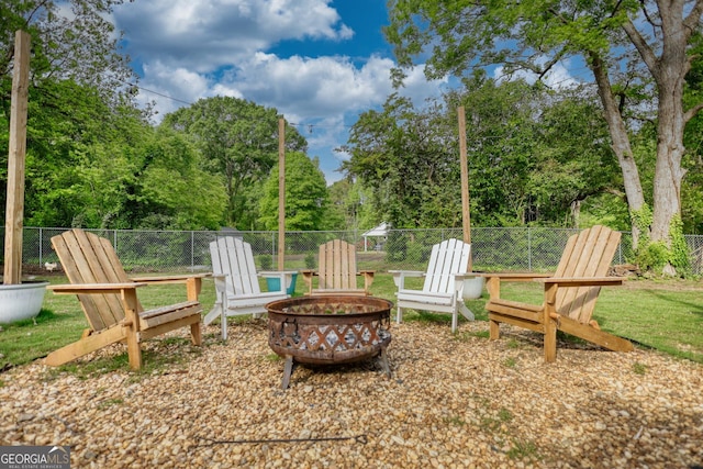 view of yard featuring a fire pit